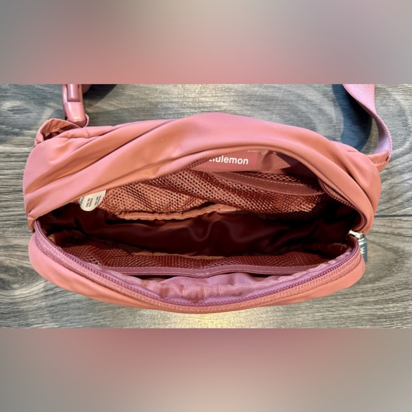 Wunderlust Lululemon bag - Picture 4 of 4